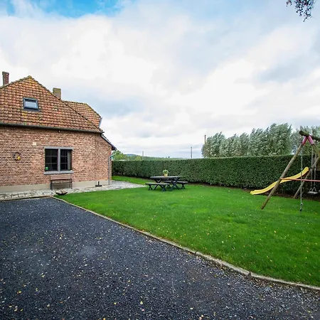 With Hills In Comines-warneton, Cleaning Included * Ploegsteert